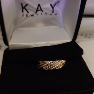 Men's gold wedding band